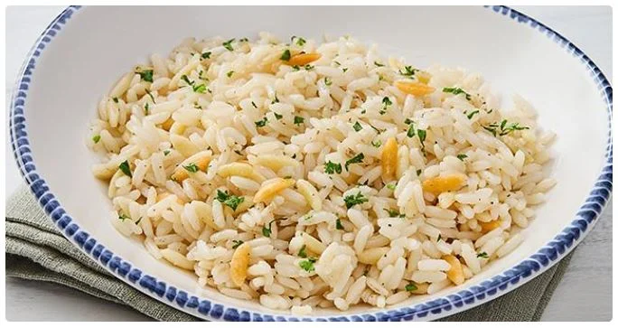 Red Lobster’s Orzo Rice is a tasty side dish made with orzo pasta and white rice.